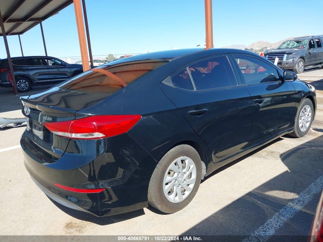 Hyundai ELANTRA SE 2018 5NPD74LF8JH350467 Image 13