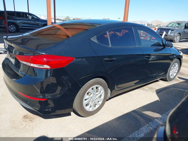 Hyundai ELANTRA SE 2018 5NPD74LF8JH350467 Image 4