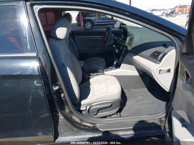 Hyundai ELANTRA SE 2018 5NPD74LF8JH350467 Image 5