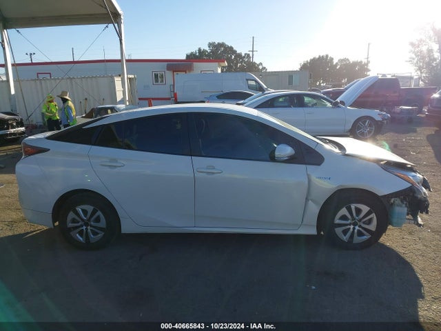 Toyota Prius Two 2016 JTDKBRFU6G3021056 Image 14