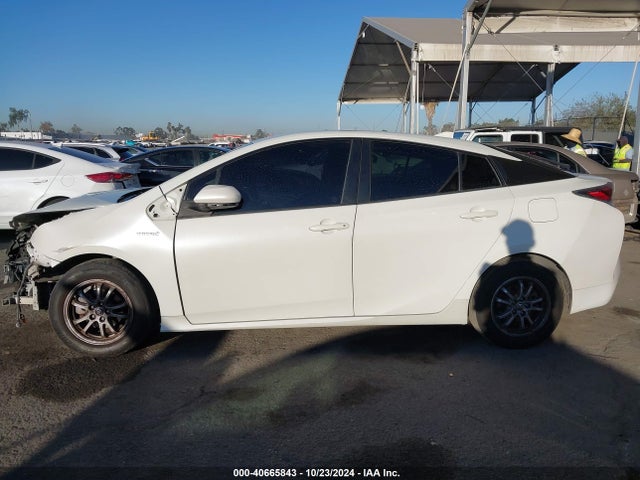 Toyota Prius Two 2016 JTDKBRFU6G3021056 Image 15