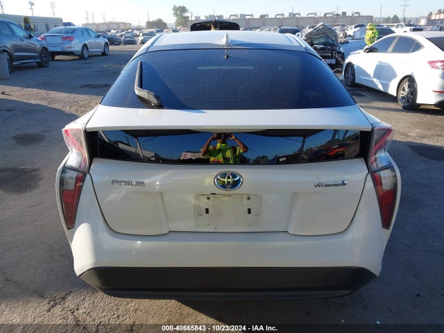 Toyota Prius Two 2016 JTDKBRFU6G3021056 Image 17
