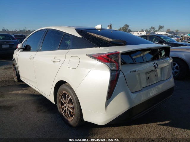 Toyota Prius Two 2016 JTDKBRFU6G3021056 Image 3