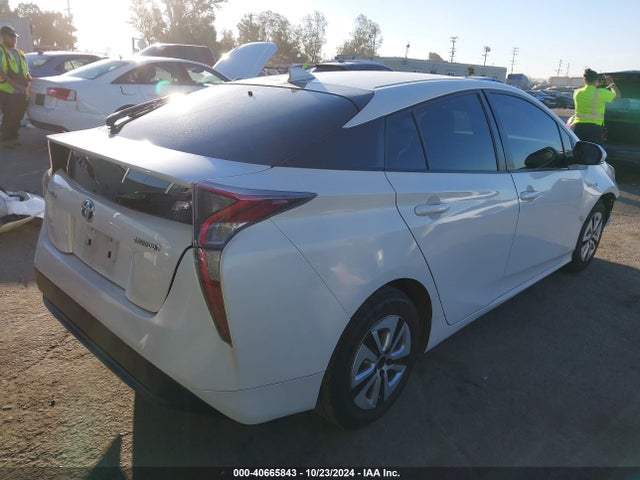 Toyota Prius Two 2016 JTDKBRFU6G3021056 Image 4