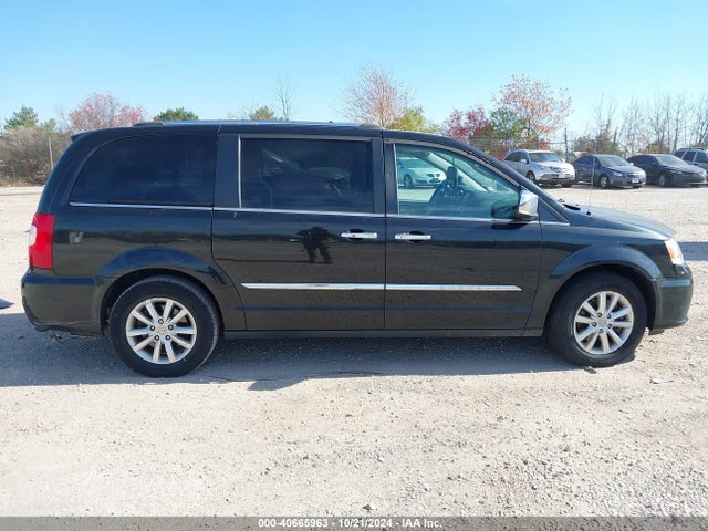 2C4RC1GG4GR208213 Chrysler Town & Country Limited Platinum