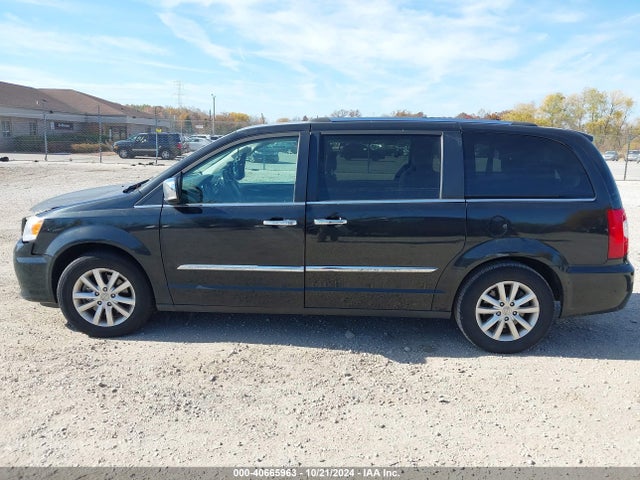 2C4RC1GG4GR208213 Chrysler Town & Country Limited Platinum