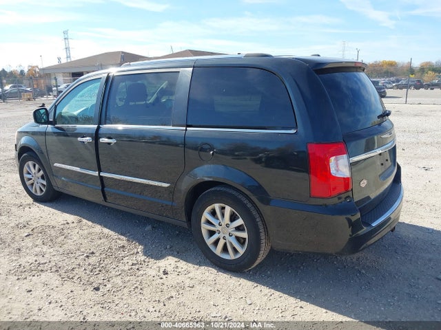 2C4RC1GG4GR208213 Chrysler Town & Country Limited Platinum