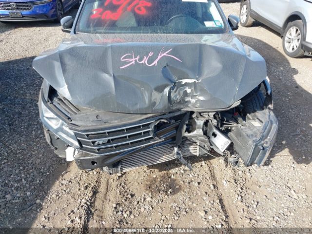 1VWAT7A35GC034082 Volkswagen Passat 1.8t R-line