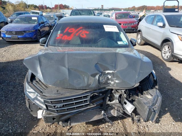 1VWAT7A35GC034082 Volkswagen Passat 1.8t R-line