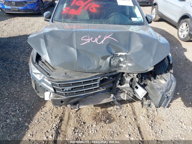 1VWAT7A35GC034082 Volkswagen Passat 1.8t R-line