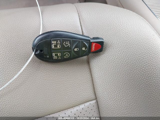2C4RC1CG5ER374646 Chrysler Town & Country Touring-l