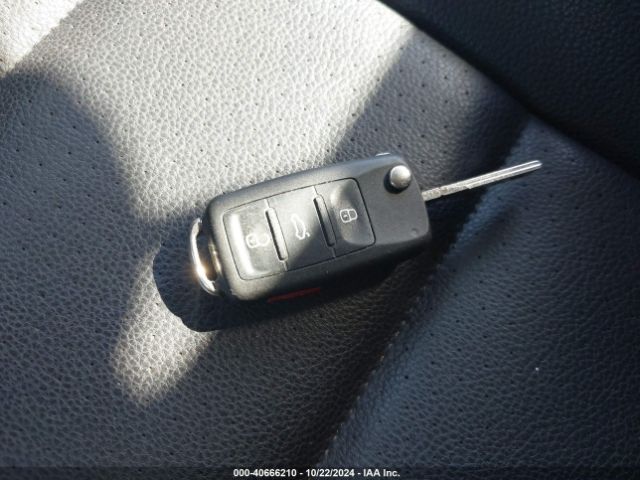 WVGAV7AX5GW502631 Volkswagen TIGUAN S