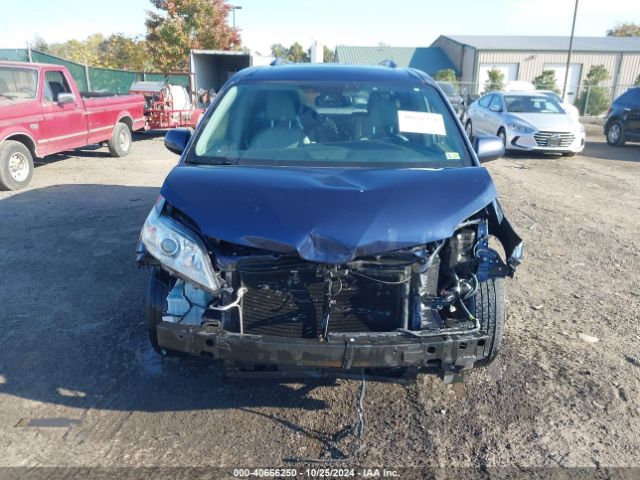 5TDYZ3DC9JS927009 Toyota Sienna Xle 8 Passenger