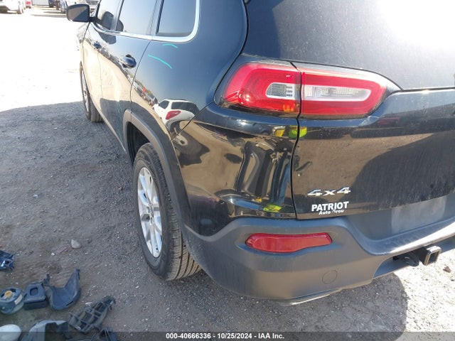 1C4PJMCS9GW285644 Jeep Cherokee Latitude