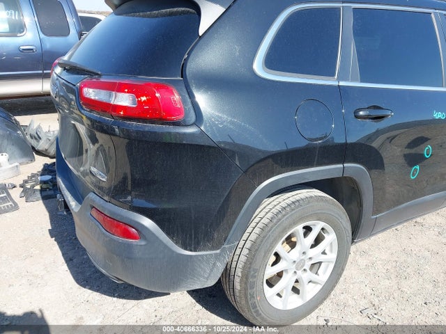 1C4PJMCS9GW285644 Jeep Cherokee Latitude