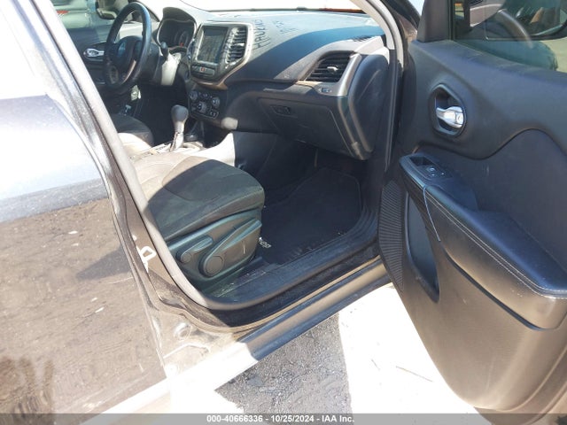 1C4PJMCS9GW285644 Jeep Cherokee Latitude