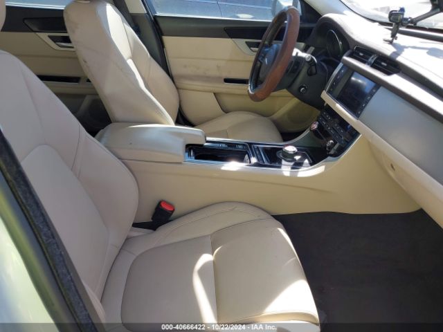 2017 JAGUAR XF SAJBD4BN7HCY32234 Photo 4