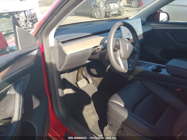 2023 TESLA MODEL Y 7SAYGDEE2PF758513 Photo 4