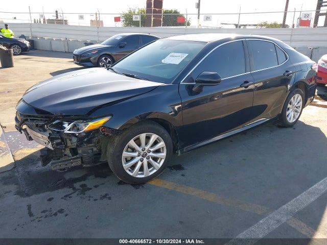 Toyota CAMRY LE 2020 4T1C11AK4LU983967 Image 2