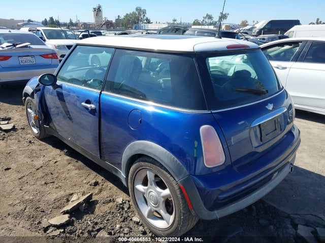 2003 MINI COOPER WMWRC33403TE19404 Photo 2