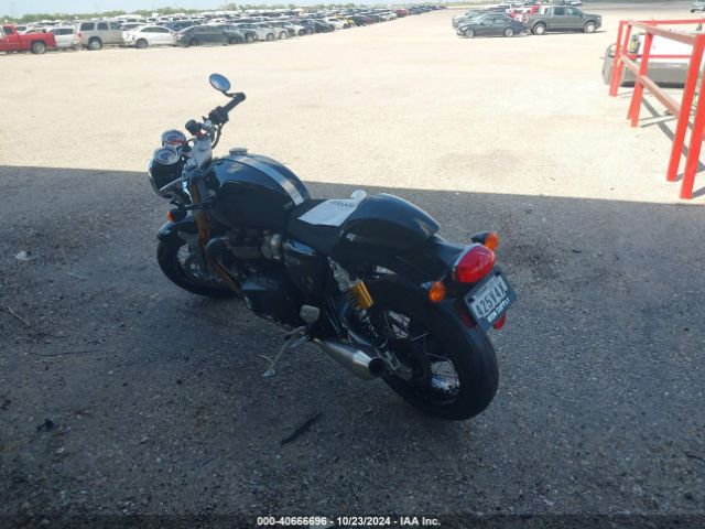 2022 TRIUMPH MOTORCYCLE THRUXTON SMTD56HR5NTAU8645 Photo 2