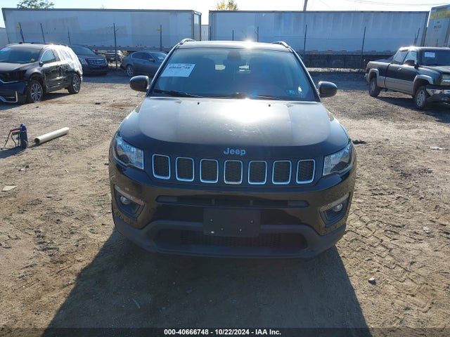 3C4NJDBB9JT178809 Jeep Compass Latitude 4x4
