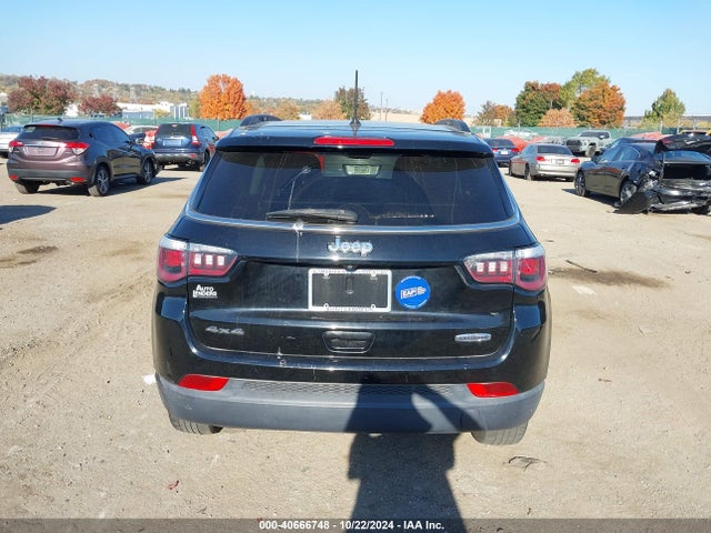 Jeep Compass Latitude 4x4 2018 3C4NJDBB9JT178809 Image 16