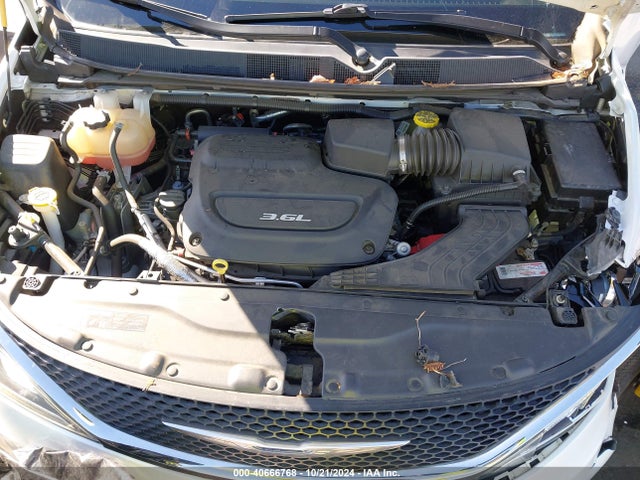 2C4RC1BG5HR844888 Chrysler Pacifica Touring Plus