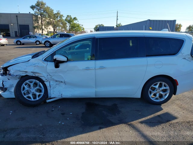 Chrysler Pacifica Touring Plus 2017 2C4RC1BG5HR844888 Image 14