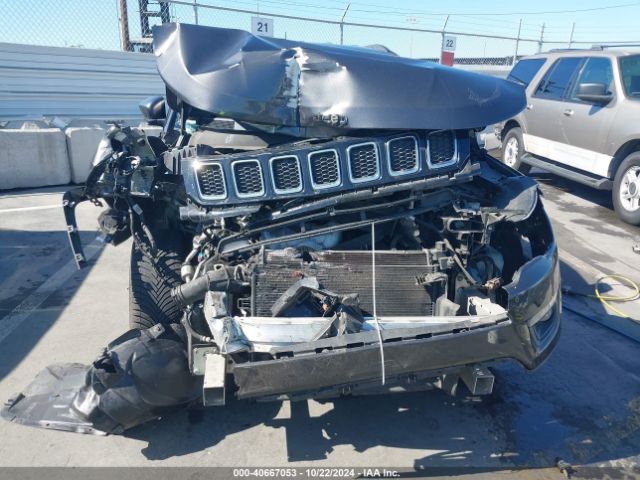 3C4NJCBB1JT502104 Jeep Compass Latitude Fwd