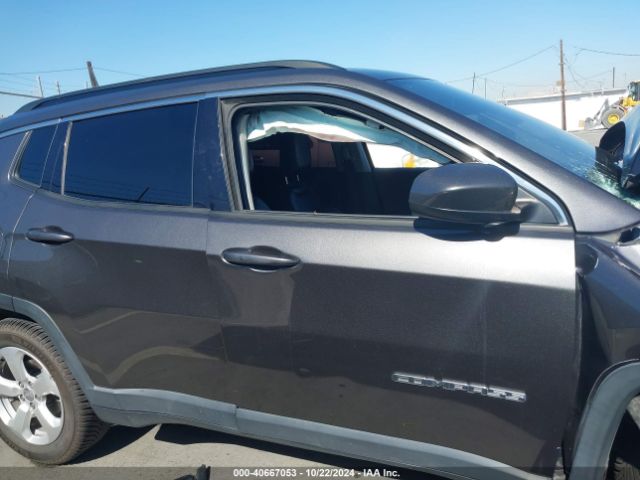 3C4NJCBB1JT502104 Jeep Compass Latitude Fwd