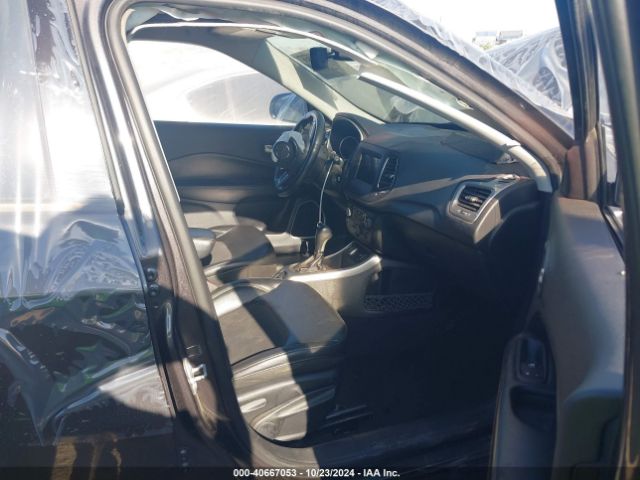 3C4NJCBB1JT502104 Jeep Compass Latitude Fwd