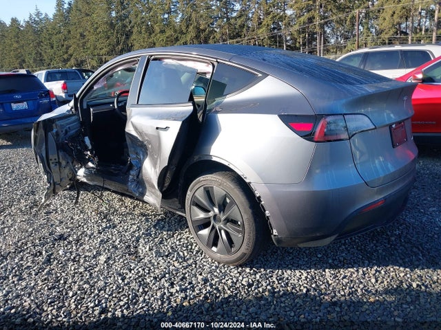 2024 TESLA MODEL Y 7SAYGDEE1RF200705 Photo 2