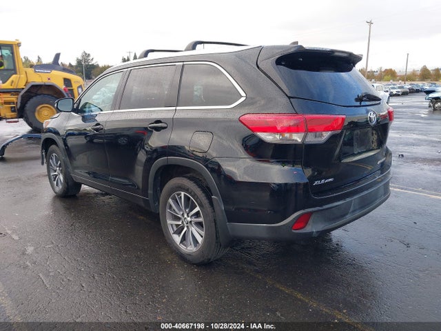 Toyota Highlander Xle 2018 5TDJZRFHXJS556665 Image 3