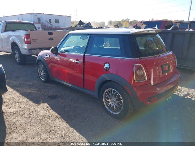 2009 MINI COOPER S WMWMF73589TT97272 Photo 2