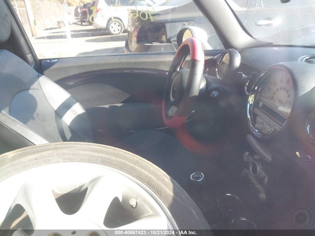 2009 MINI COOPER S WMWMF73589TT97272 Photo 4