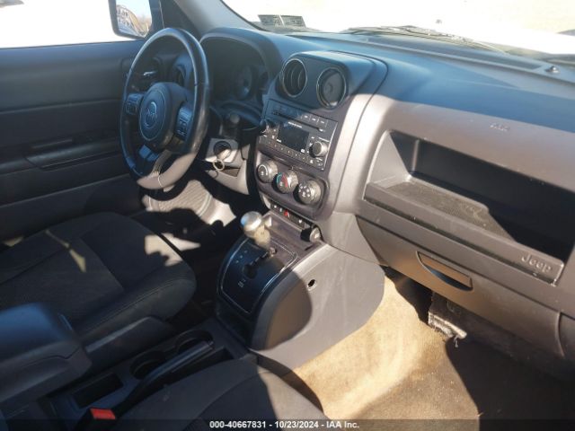 1C4NJPFAXGD640425 Jeep Patriot Latitude