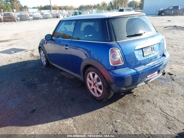 2012 MINI COOPER WMWSU3C54CT255935 Photo 2