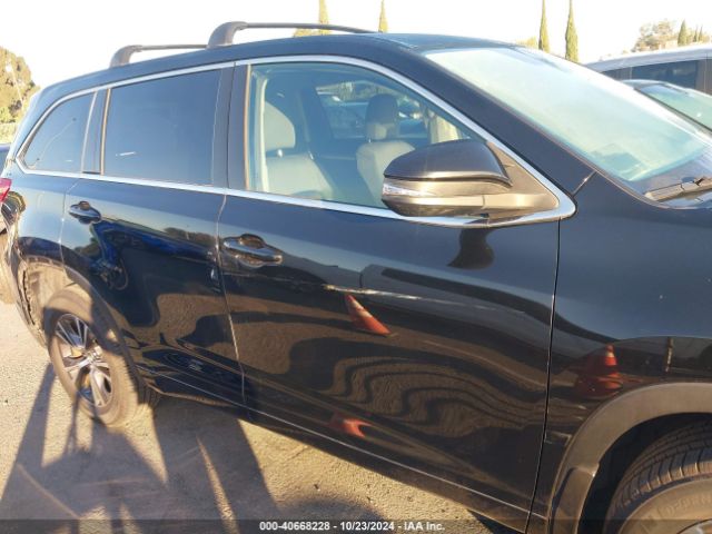 5TDZARFH9JS038525 Toyota Highlander Le