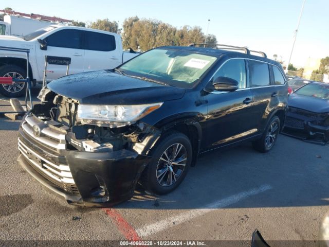 5TDZARFH9JS038525 Toyota Highlander Le