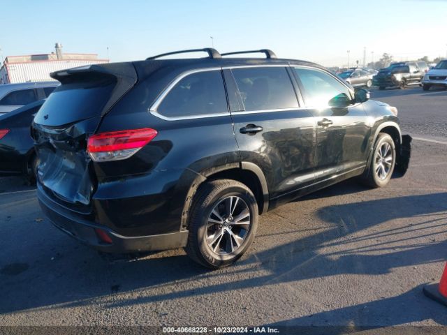 5TDZARFH9JS038525 Toyota Highlander Le