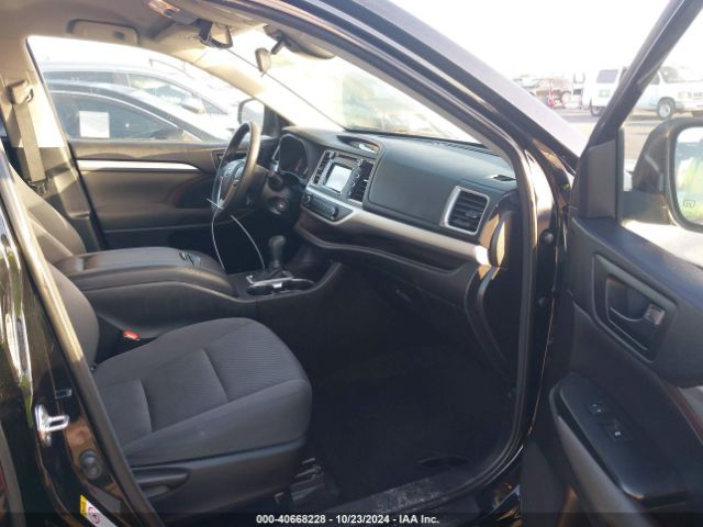 5TDZARFH9JS038525 Toyota Highlander Le