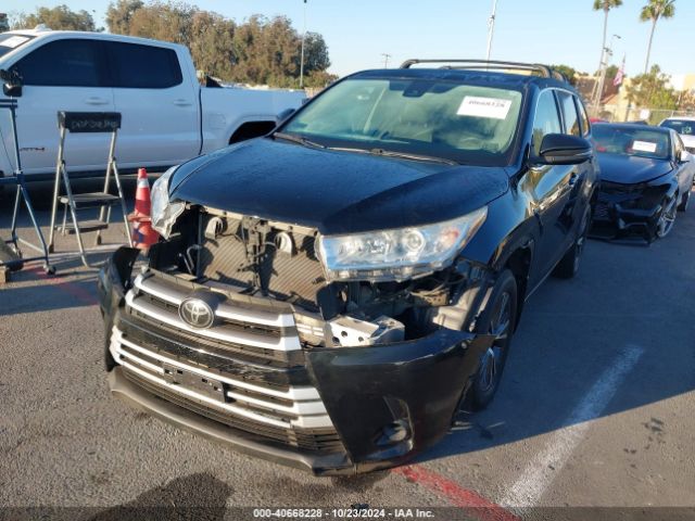 5TDZARFH9JS038525 Toyota Highlander Le