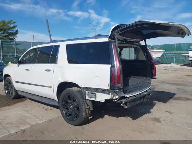 2016 CADILLAC ESCALADE ESV 1GYS4HKJ8GR168941 Photo 2