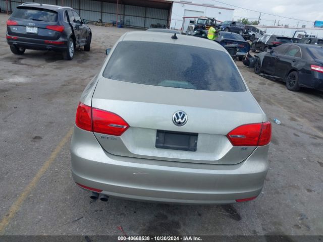 3VWD17AJ2EM257032 Volkswagen Jetta 1.8t Se