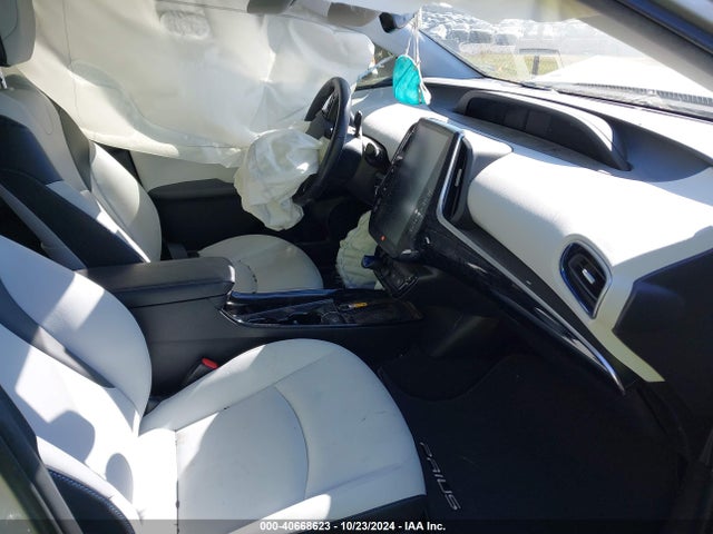 JTDKARFU5K3068641 Toyota Prius Limited