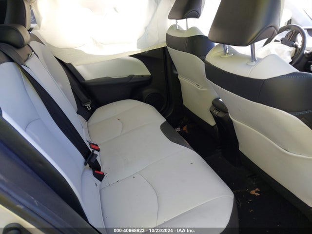 JTDKARFU5K3068641 Toyota Prius Limited