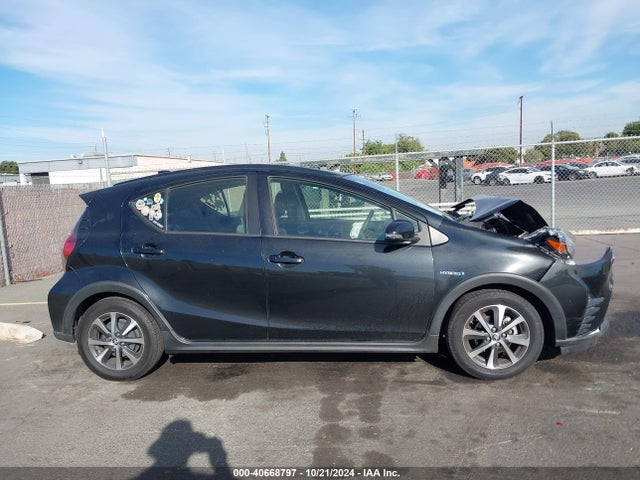 Toyota Prius C Two 2018 JTDKDTB32J1607874 Image 13
