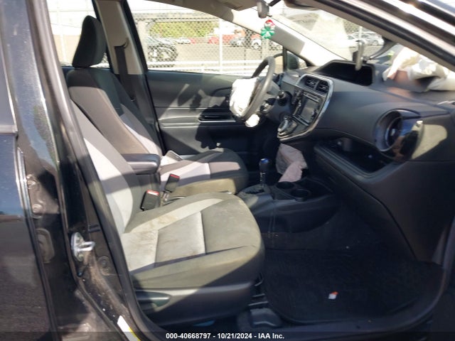 JTDKDTB32J1607874 Toyota Prius C Two