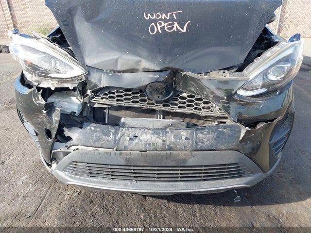 JTDKDTB32J1607874 Toyota Prius C Two